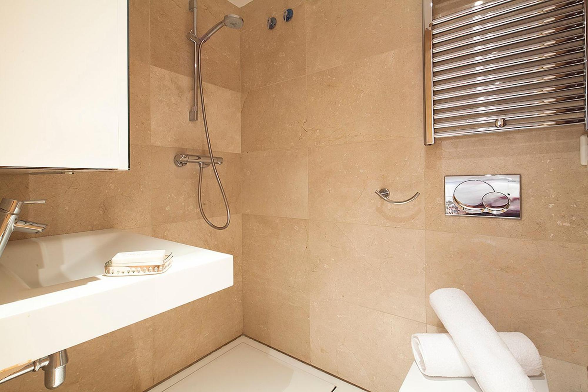ברצלונה My Space Emirates - Splendid Apartment With Terrace And Pool Near Park Gueell מראה חיצוני תמונה